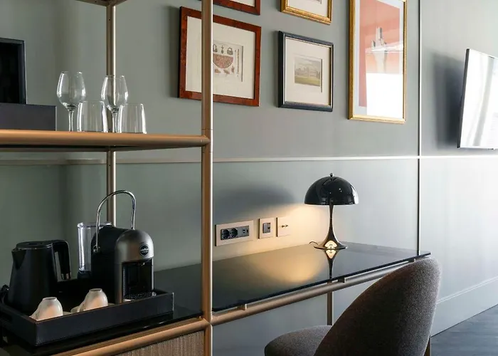 Radisson Collection Hotel, Antica